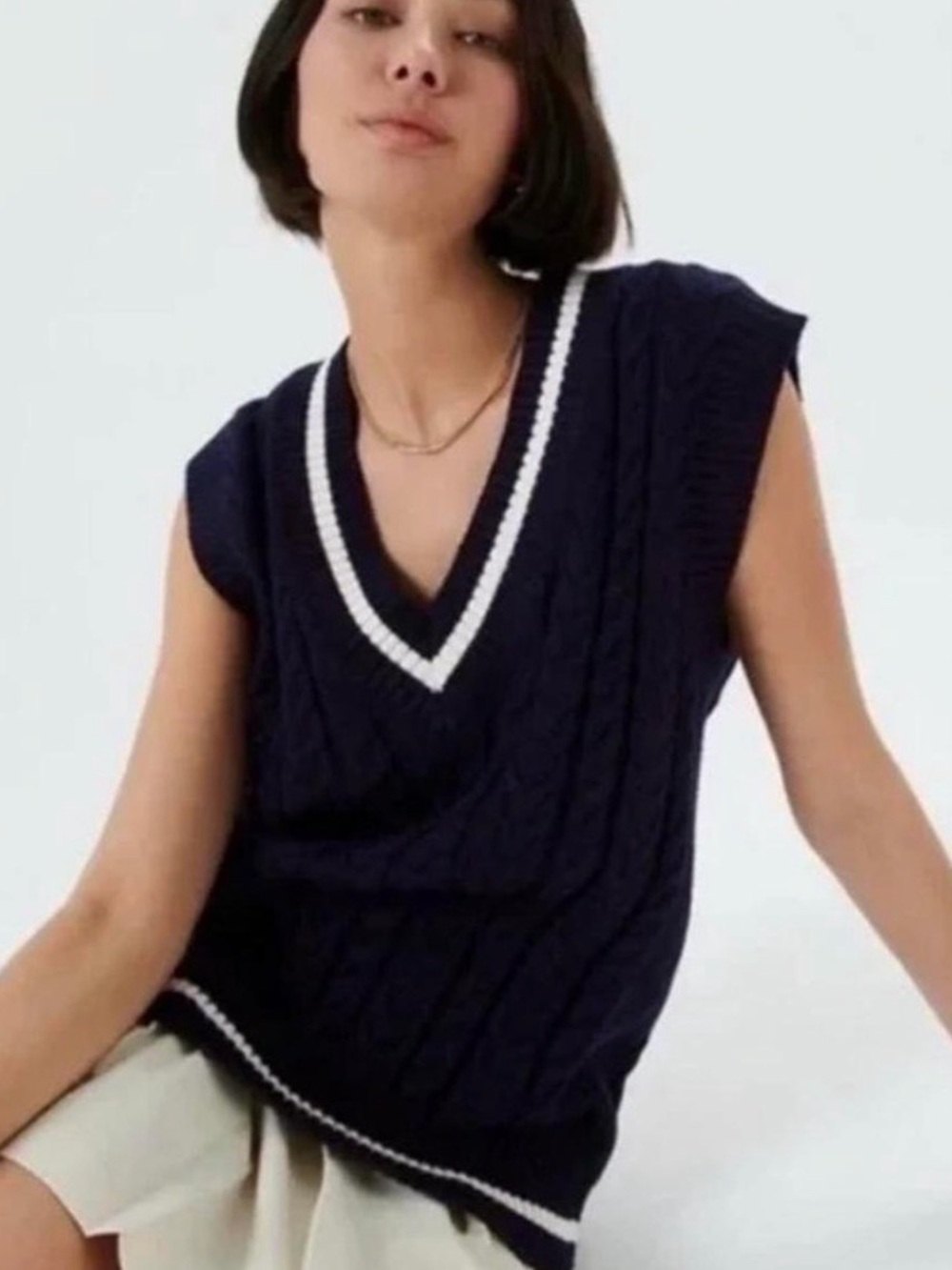 ARITZIA Sunday Best Navy Sweater Vest with Cream Trim Women’s Medium